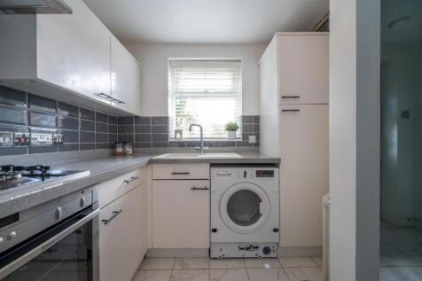 9 Pebble Close 25 20.jpg