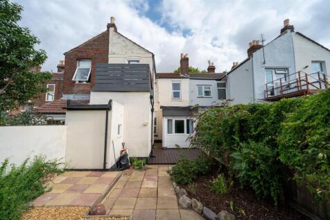 126b Laburnnum Grove225.jpg