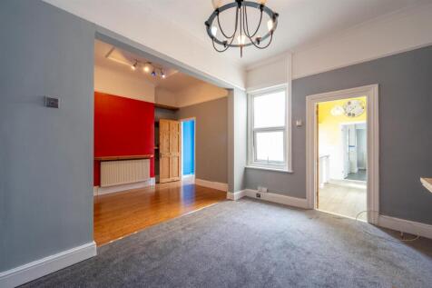 126b Laburnnum Grove2220.jpg