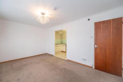 Flat 7 Spencer Close 24 6.jpg