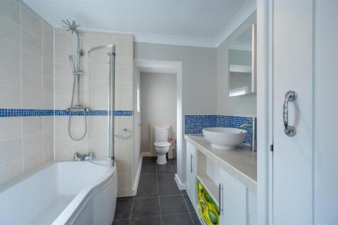 126b Laburnnum Grove2211.jpg