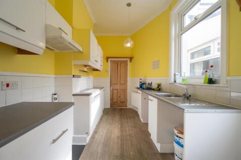 126b Laburnnum Grove2215.jpg