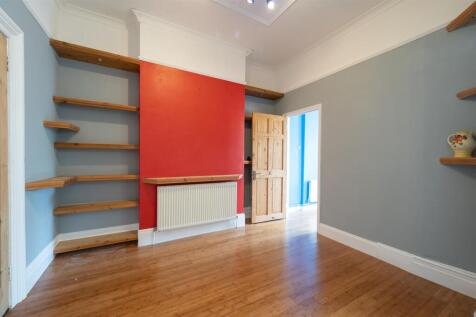 126b Laburnnum Grove2216.jpg