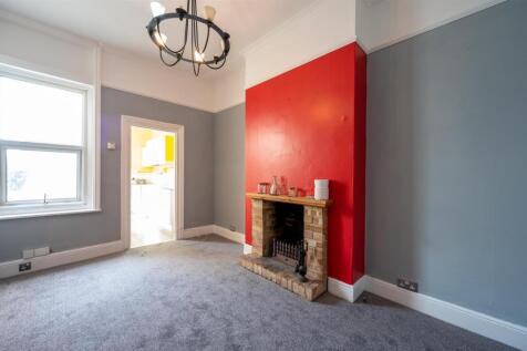 126b Laburnnum Grove2219.jpg