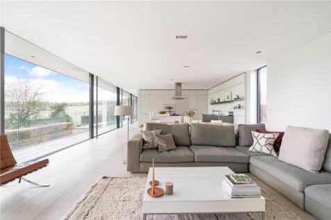 Living &amp; Kitchen