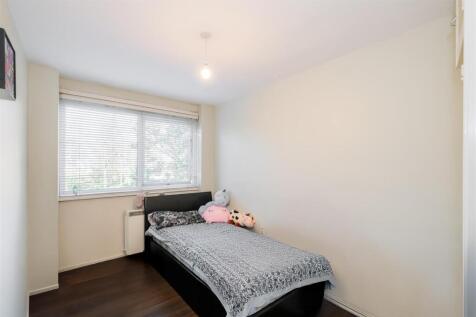 34 Queenswood Gardens-4.jpg