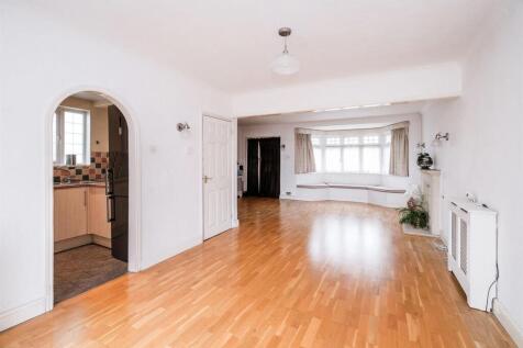 64 Deynecourt Gardens-26_web.jpg