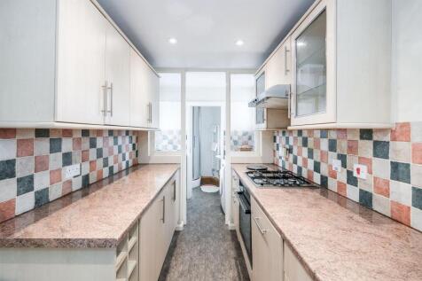64 Deynecourt Gardens-19_web.jpg