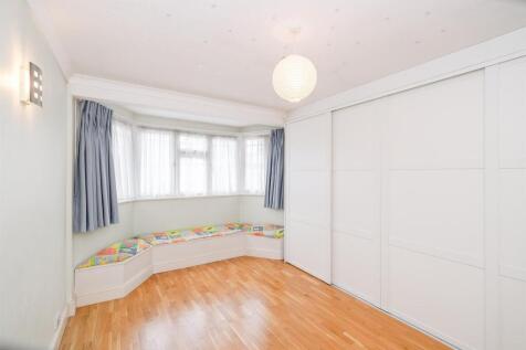64 Deynecourt Gardens-6_web.jpg