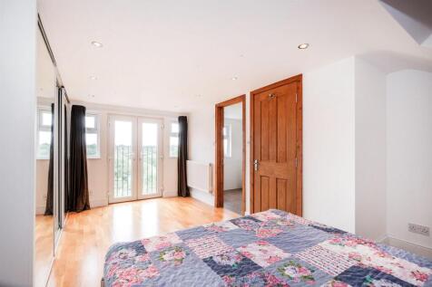 64 Deynecourt Gardens-13_web.jpg