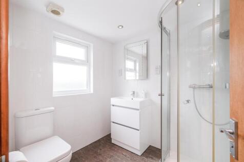 64 Deynecourt Gardens-10_web.jpg