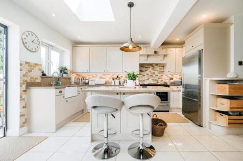 8 Colvin Gardens-38_web.jpg
