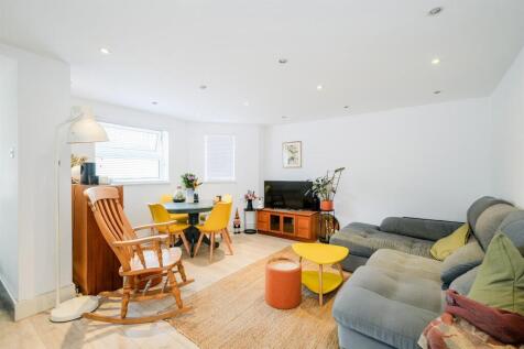 Flat 1, 85 Fairlop Road-1_web.jpg