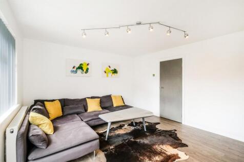 102 Brading Crescent-13_web.jpg