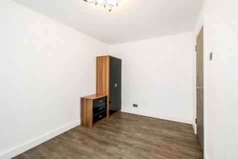 102 Brading Crescent-7_web.jpg