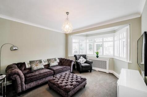 13 Deynecourt Gardens-2_web.jpg
