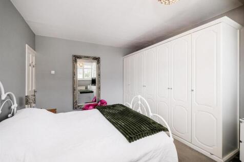 13 Deynecourt Gardens-21_web.jpg