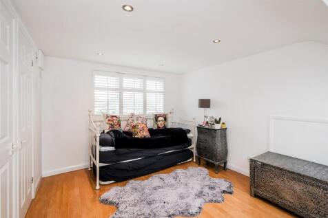13 Deynecourt Gardens-26_web.jpg