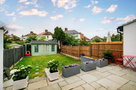 13 Deynecourt Gardens-40_web.jpg