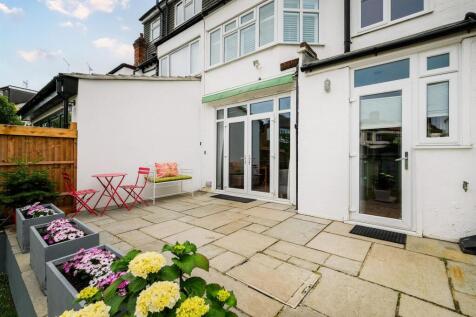13 Deynecourt Gardens-39_web.jpg
