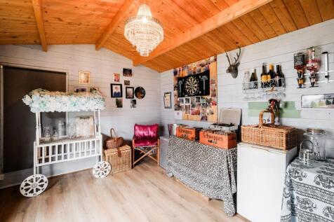 13 Deynecourt Gardens-33_web.jpg