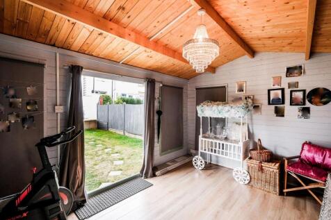 13 Deynecourt Gardens-34_web.jpg