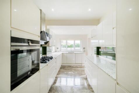 16 Peaketon Ave-9.jpg