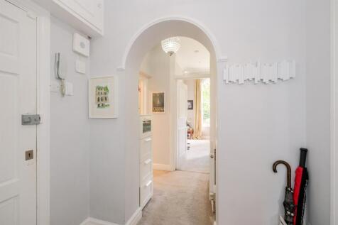Flat 2, 70 Hermon Hill-4.jpg