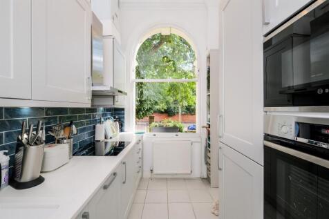 Flat 2, 70 Hermon Hill-23.jpg