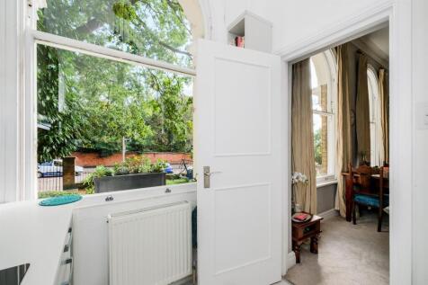 Flat 2, 70 Hermon Hill-22.jpg
