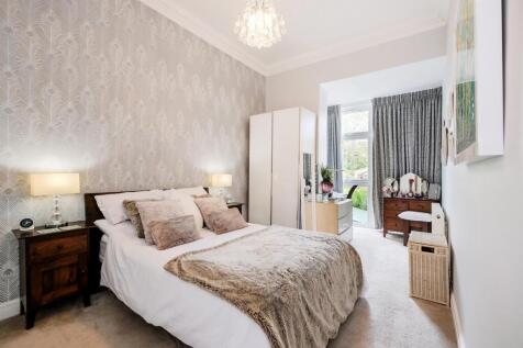 Flat 2, 70 Hermon Hill-5.jpg