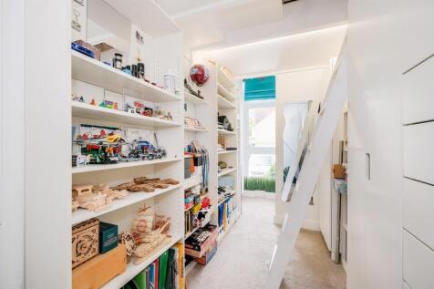 Flat 2, 70 Hermon Hill-2.jpg