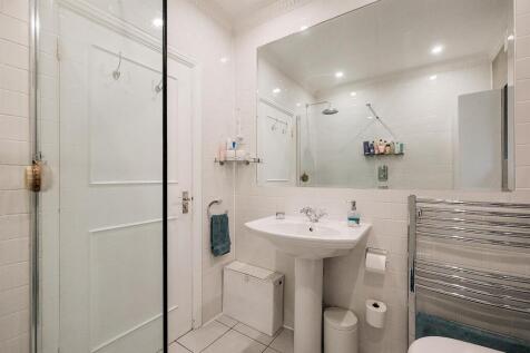 Flat 2, 70 Hermon Hill-10.jpg