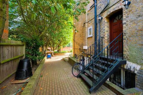 Flat 2, 70 Hermon Hill-32.jpg