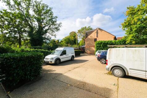 Flat 2, 70 Hermon Hill-27.jpg