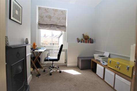 Bedroom 2 (2).JPG