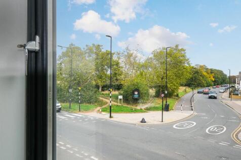 65 Woodford Road-14.jpg