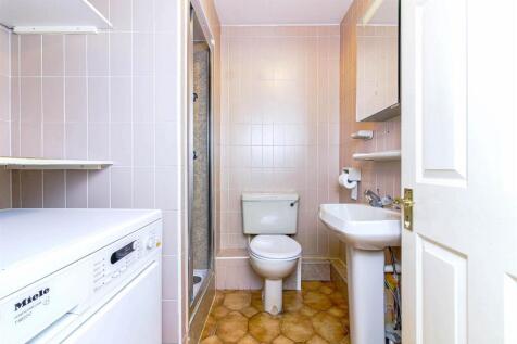 bathroom (1 of 1).jpg