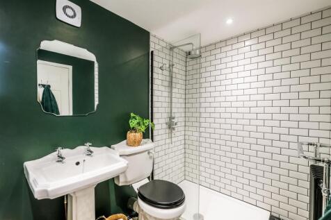 20 Reginald Road bathroom-3.jpg