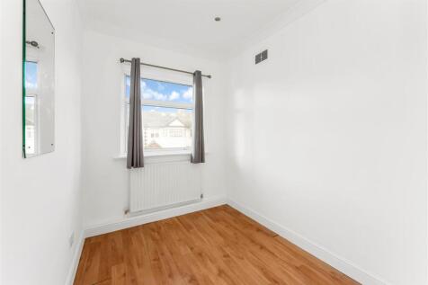 46 Deynecourt gardens-2.jpg