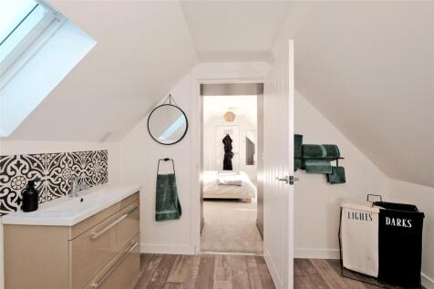 Bed 2 Ensuite Alt