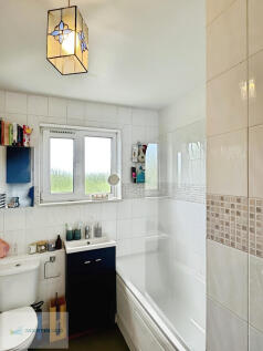 6aa0a792-bathroom