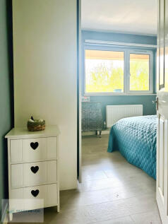 5262bb00-bedroom