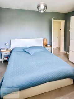 660271e4-bedroom1