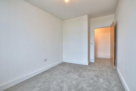 bedroom 1_2.jpg