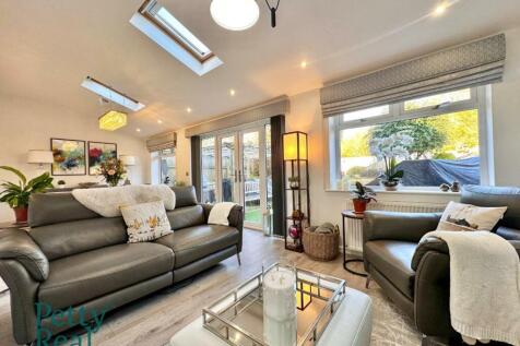 Living/dining room 4