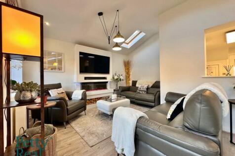 Living/dining room 2
