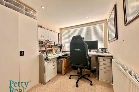 Office/potential bedroom