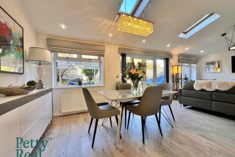 Living/dining room 3