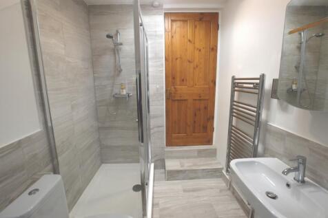 Family Bathroom cont